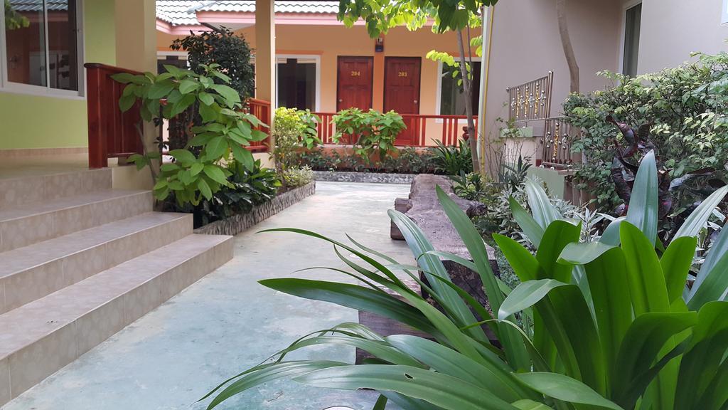 Ruen Narisra Resort Sukhothai Exterior photo
