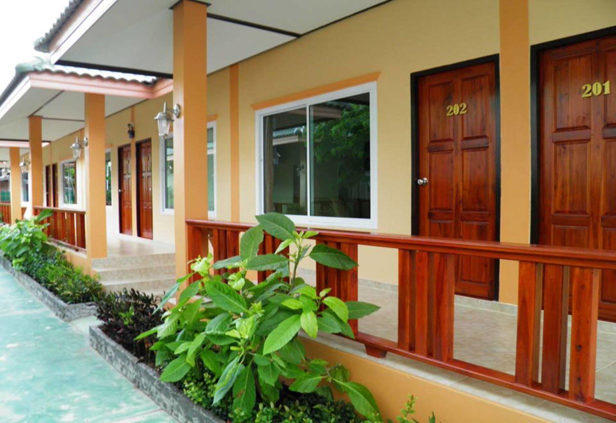 Ruen Narisra Resort Sukhothai Exterior photo