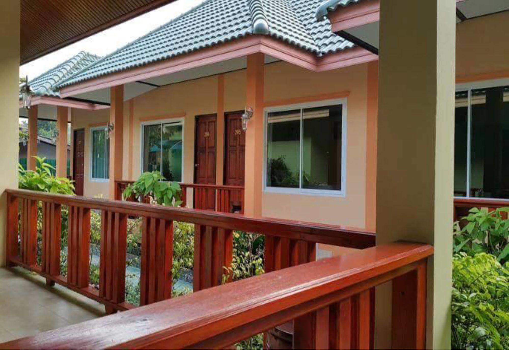 Ruen Narisra Resort Sukhothai Exterior photo